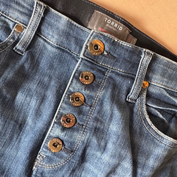Torrid Bombshell Skinny Blue Jeans with Distressed Detail - Picture 3 of 4